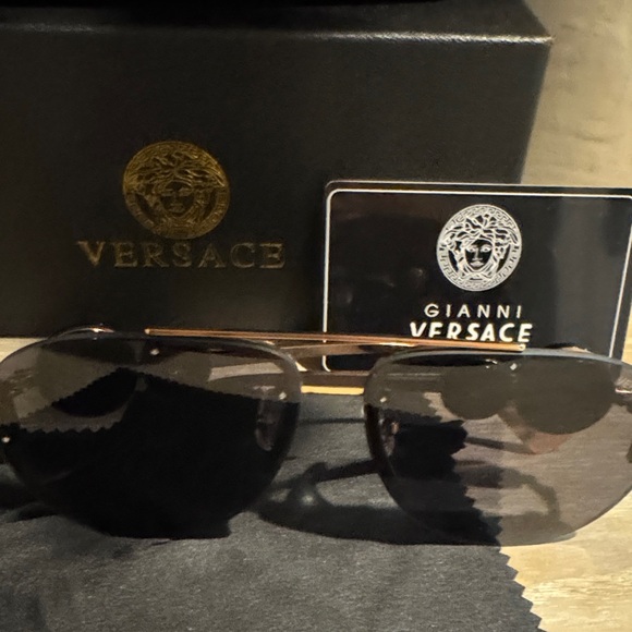 Versace Black Sunglasses with Gradient Lenses main image 8